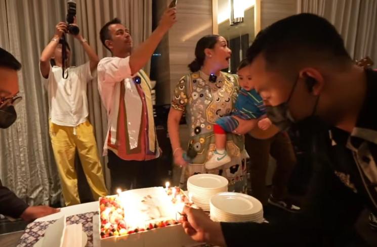Momen Raffi dan Nagita Dinner Bareng Karyawan. (YouTube/RANS Entertainment) 