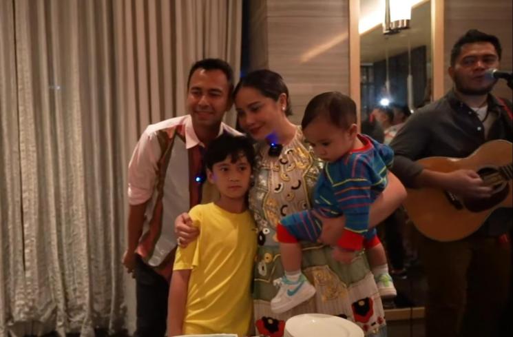 Momen Raffi dan Nagita Dinner Bareng Karyawan. (YouTube/RANS Entertainment) 