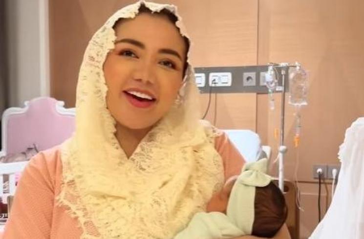 Momen Bella Shofie melahirkan anak kedua. (Instagram/bellashofie_rigan)