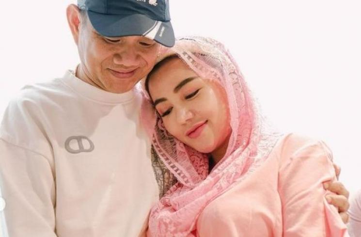 Momen Bella Shofie melahirkan anak kedua. (Instagram/bellashofie_rigan)