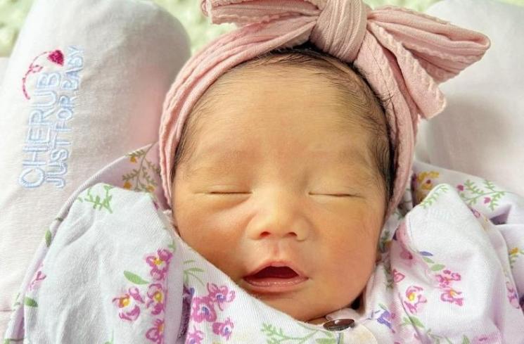 Momen Bella Shofie melahirkan anak kedua. (Instagram/bellashofie_rigan)