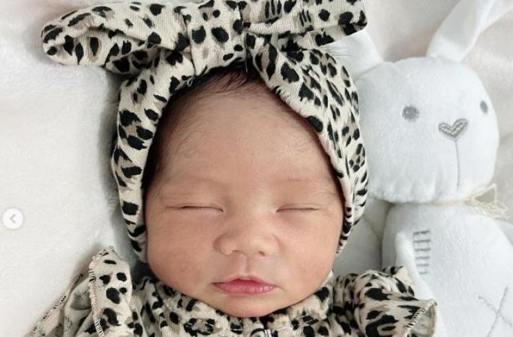 Momen Bella Shofie melahirkan anak kedua. (Instagram/bellashofie_rigan)