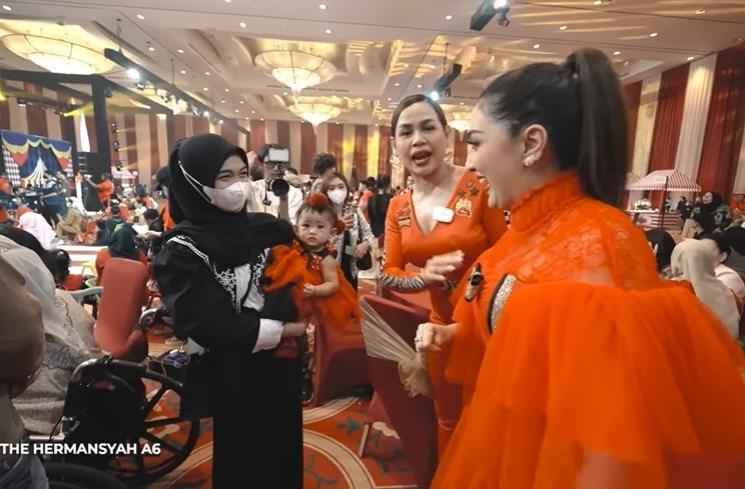 Gaya Artis dan Selebgram di Ultah Ameena (YouTube/The Hermansyah A6)