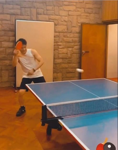 Momen Ariel NOAH dkk Latihan Pingpong. (Instagram/desta80s)