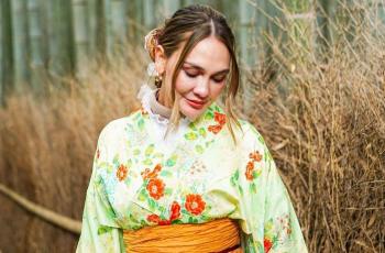 7 Potret Luna Maya Pakai Kimono di Jepang, Dipuji Makin Cantik