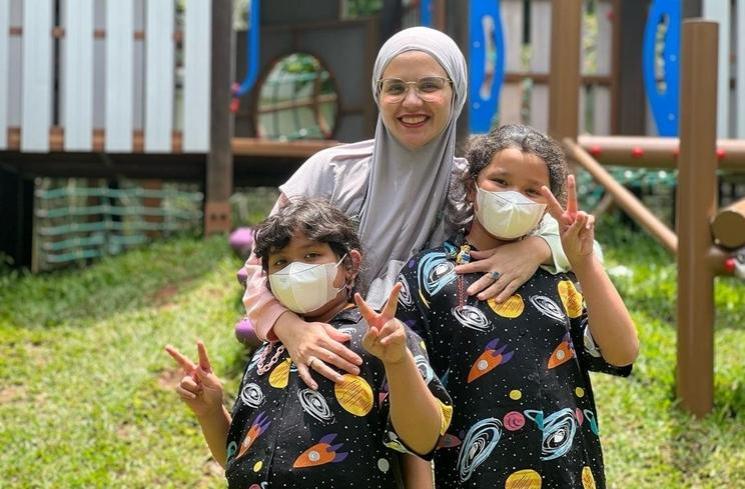 Potret Aldila Jelita Momong Anak (Instagram/dhila_bekti)