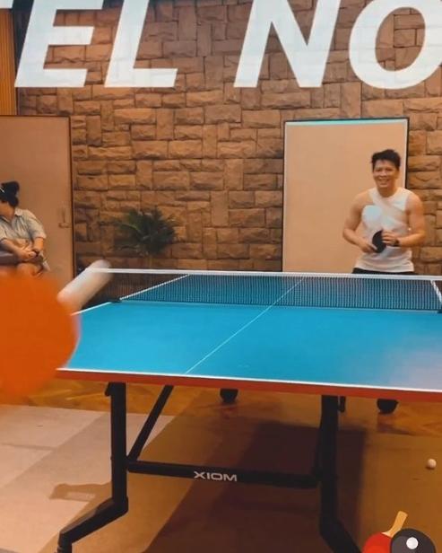 Momen Ariel NOAH dkk Latihan Pingpong. (Instagram/desta80s)