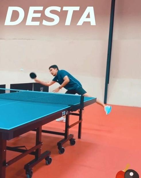Momen Ariel NOAH dkk Latihan Pingpong. (Instagram/desta80s)