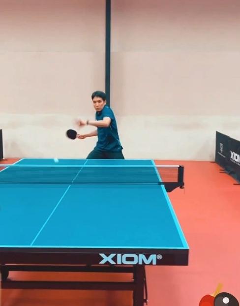 Momen Ariel NOAH dkk Latihan Pingpong. (Instagram/desta80s)