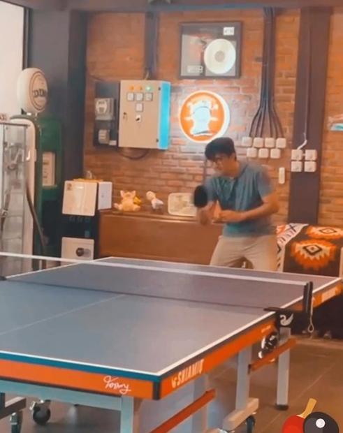 Momen Ariel NOAH dkk Latihan Pingpong. (Instagram/desta80s)