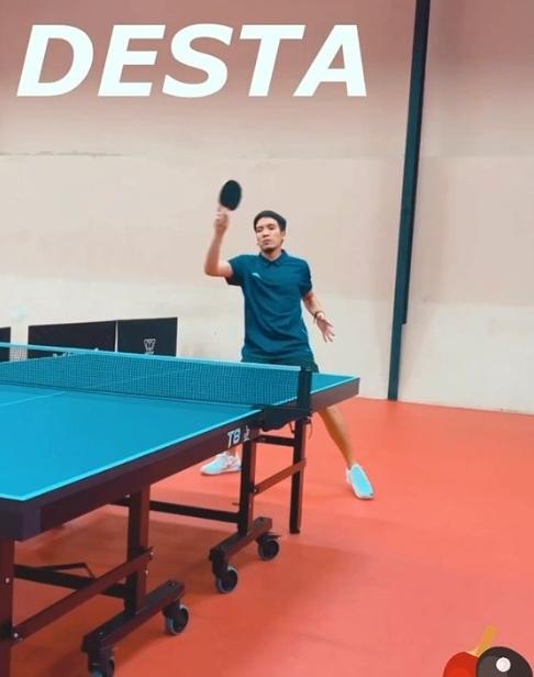 Momen Ariel NOAH dkk Latihan Pingpong. (Instagram/desta80s)
