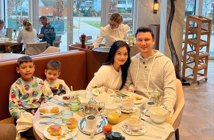 Potret Liburan Keluarga Titi Kamal di Swiss (instagram/@titi_kamall)