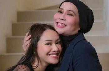 Jadi Mertua Idaman, Ini 11 Potret Kedekatan Dewi Yull dan Menantu