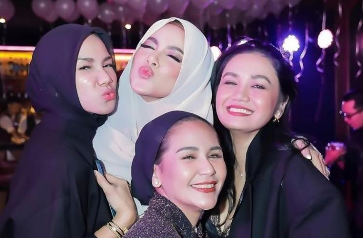 Potret ulang tahun Olla Ramlan. (Instagram/ollaramlan)