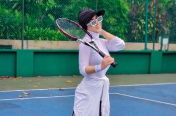 8 Gaya Artis Main Tenis, Syahrini Pakai Raket Branded Ratusan Juta Seharga Mobil