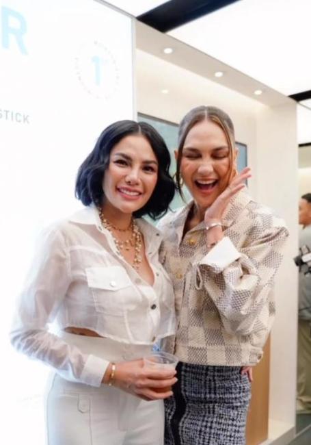 Potret Nikita Mirzani Pakai Outfit Terbuka di Acara Luna Maya. (Instagram/nikitamirzanimawardi_172)
