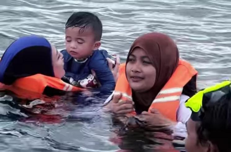 Potret Nathalie Holscher dan Adzam Liburan di Pahawang(Instagram/nathalieholscher) 