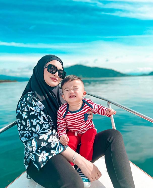 Potret Nathalie Holscher dan Adzam Liburan di Pahawang(Instagram/nathalieholscher) 