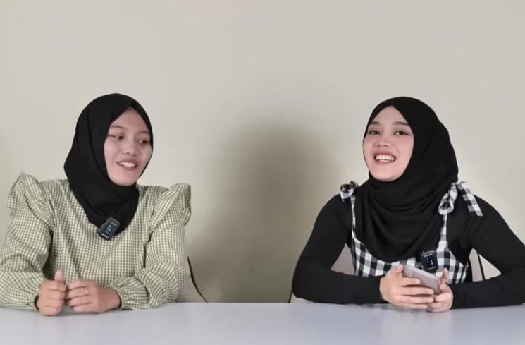 Momen Putri Delina Ketemu 'Kembaran'. (YouTube/Putri Delina) 