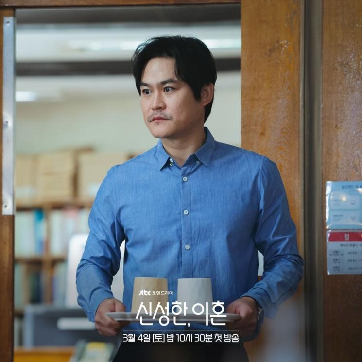 Adu Gaya Kim Sung Kyun dan Jung Moon Sung di Divorce Attorney Shin (Instagram/@jtbcdrama)