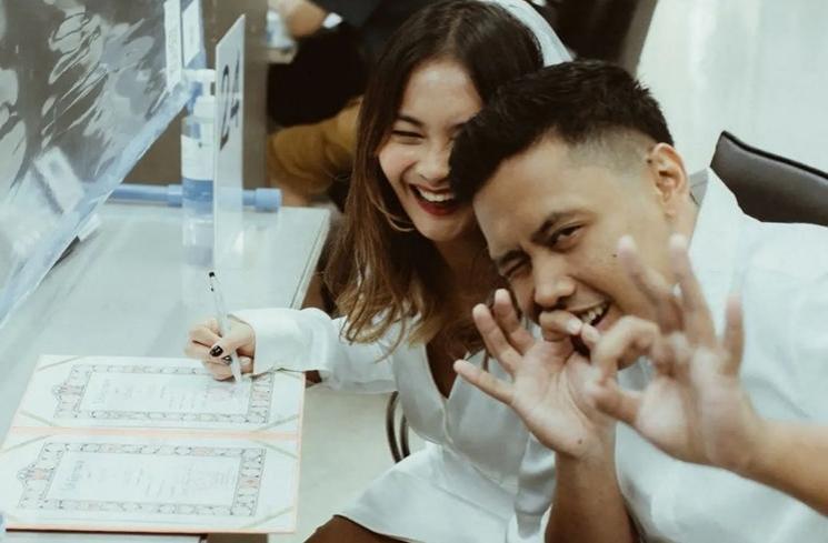 Momen Pernikahan Adik Vidi Aldiano di Thailand (Instagram/devinadeascal)