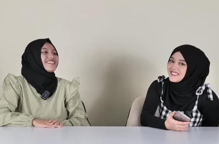 Momen Putri Delina Ketemu 'Kembaran'. (YouTube/Putri Delina) 