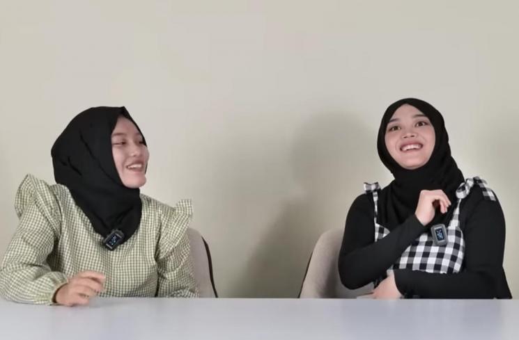 Momen Putri Delina Ketemu 'Kembaran'. (YouTube/Putri Delina) 