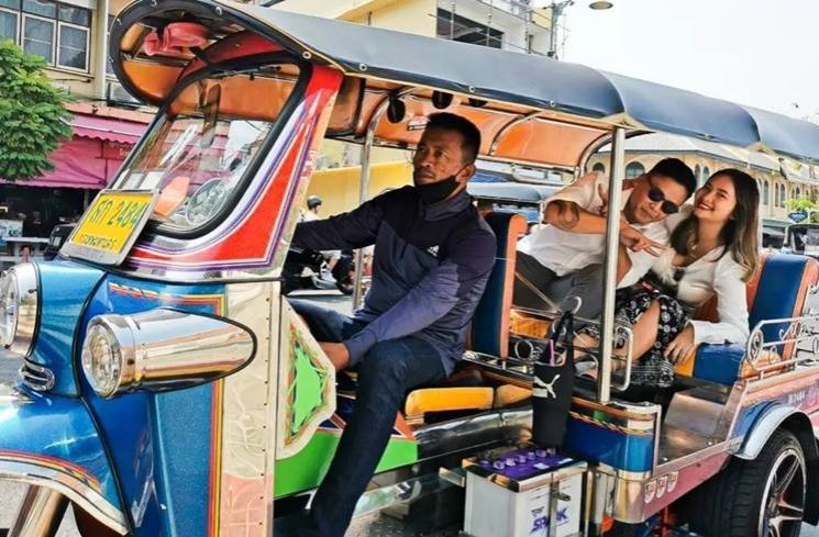 Momen Pernikahan Adik Vidi Aldiano di Thailand (Instagram/devinadeascal)