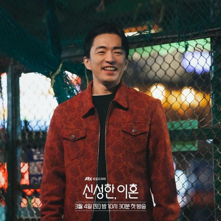 Adu Gaya Kim Sung Kyun dan Jung Moon Sung di Divorce Attorney Shin (Instagram/@jtbcdrama)