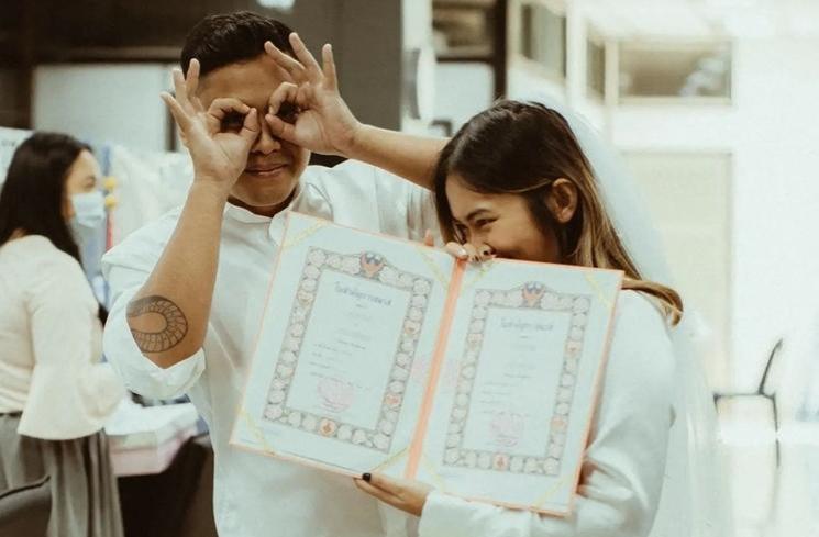Momen Pernikahan Adik Vidi Aldiano di Thailand (Instagram/devinadeascal)