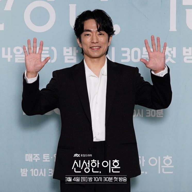 Adu Gaya Kim Sung Kyun dan Jung Moon Sung di Divorce Attorney Shin (Instagram/@jtbcdrama)