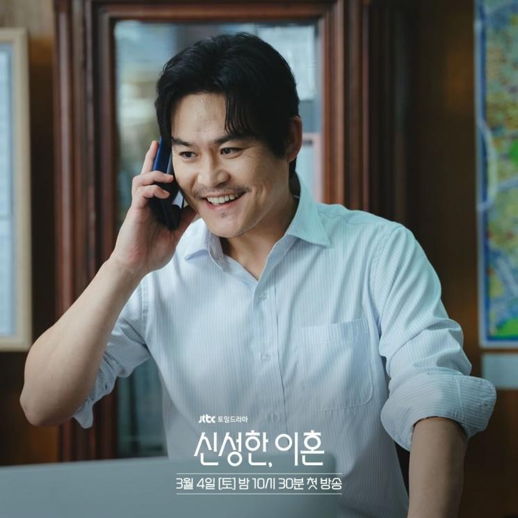 Adu Gaya Kim Sung Kyun dan Jung Moon Sung di Divorce Attorney Shin (Instagram/@jtbcdrama)