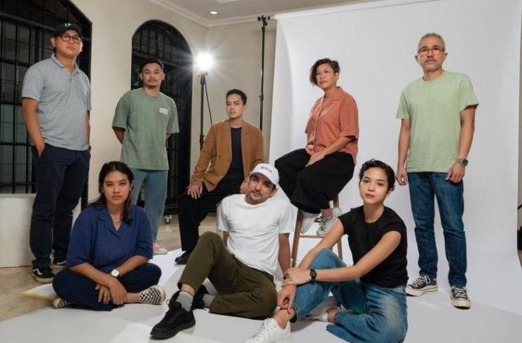 Potret Putri Marino dengan rambut bondol. (Instagram/putrimarino)