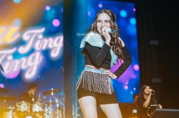 Kostum Ayu Ting Ting Manggung Diomongin, Tiru Gaya Jennie BLACKPINK