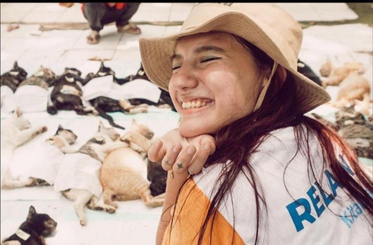Potret Cassandra Lee Jadi Relawan Peduli Hewan (Instagram/cassandraslee) 