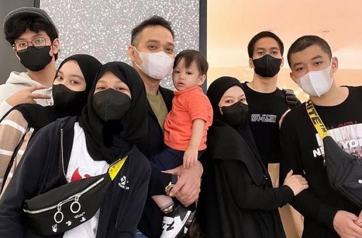 Potret Lyra Virna Momong 6 Anak. (Instagram/lyravirna)