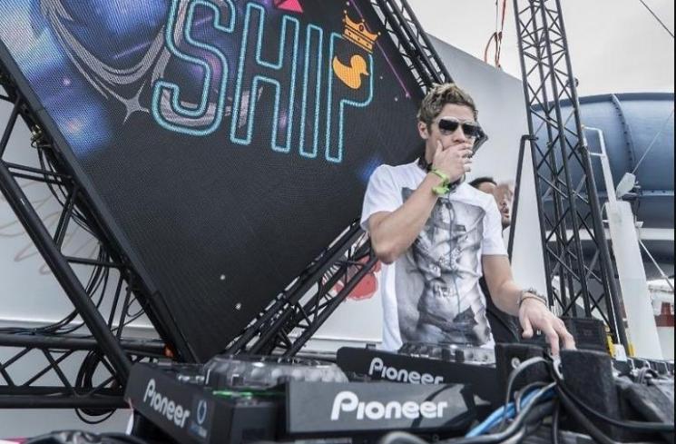 Potret Al Ghazali jadi DJ. (Instagram/alghazali7)
