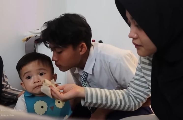 Momen Putri Delina Kembali Momong Adzam (YouTube Putri Delina AS)