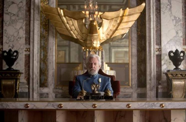 Sinopsis The Hunger Games: Mockingjay Part 1 (IMDb) 