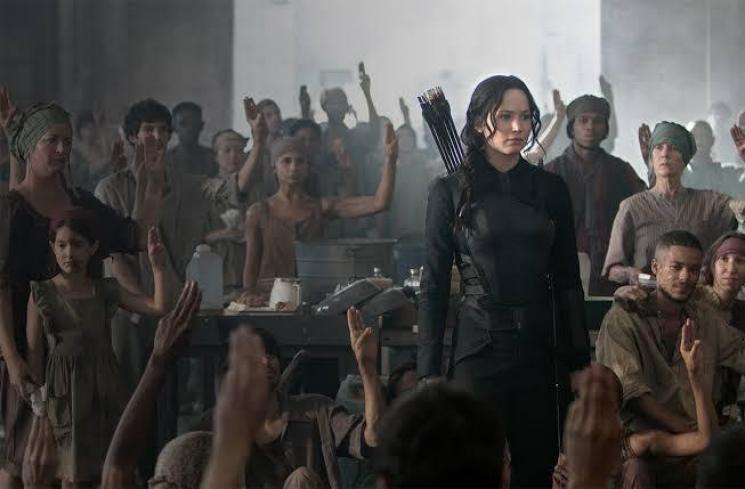 Sinopsis The Hunger Games: Mockingjay Part 1 (IMDb) 