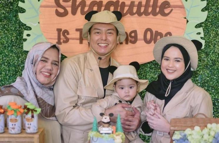 Momen Akrab Roger Danuarta dan Mertua(Instagram/@cutsuharnita) 