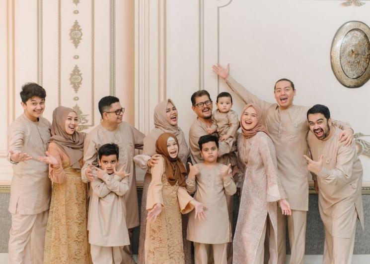 Momen Akrab Roger Danuarta dan Mertua(Instagram/@cutsuharnita) 