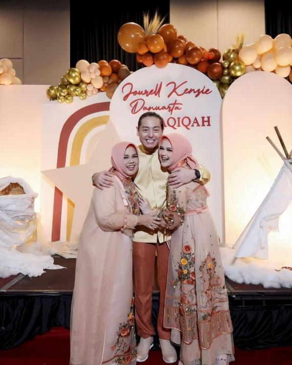 Momen Akrab Roger Danuarta dan Mertua(Instagram/@cutsuharnita) 