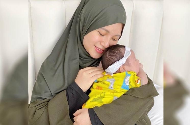 Artis Melahirkan di Bulan Ramadhan (Instagram/@chafrederica)