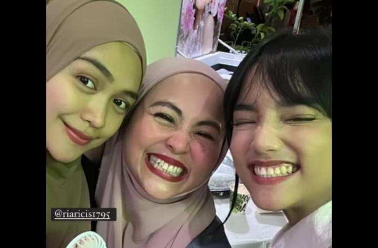 Momen Syukuran Rumah Baru Fuji (Instagram/@susanemir) 