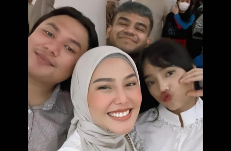 Momen Syukuran Rumah Baru Fuji (Instagram/@daraarafah) 