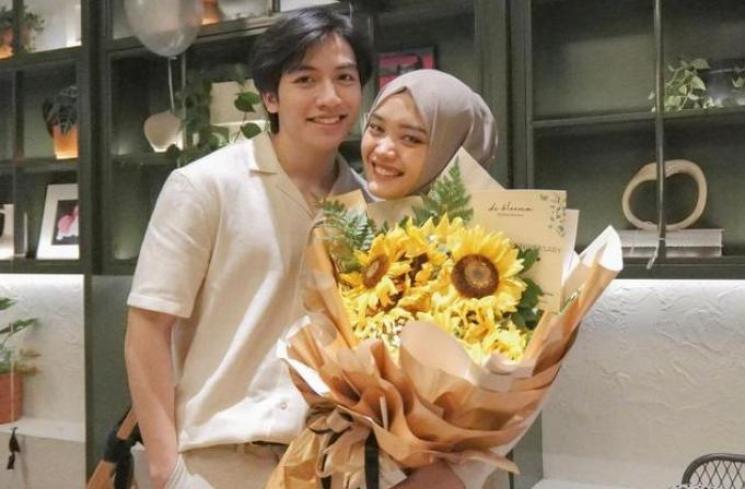 Artis Beda Agama Temani Pasangan Puasa Ramadan. (Instagram/putridelinaa)