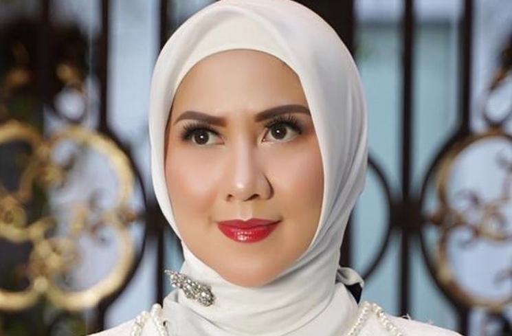 Artis Menjalani Ramadhan Tanpa Pasangan (Instagram/@vennamelindareal)