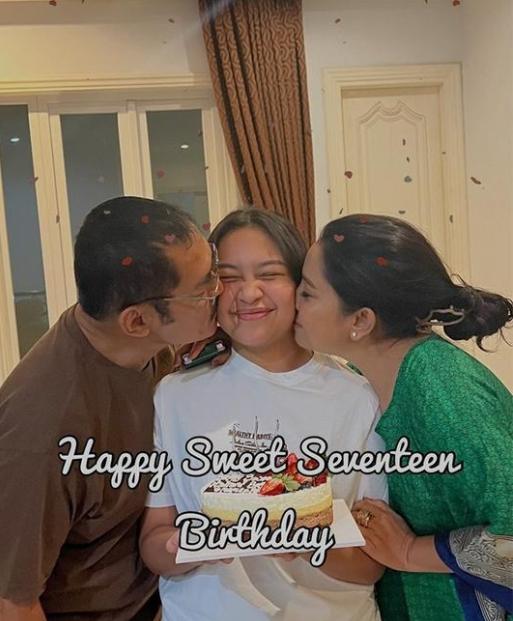 Potret Ulang Tahun ke-17 Khirani Anak Mayangsari. (Instagram/mayangsari_official) 