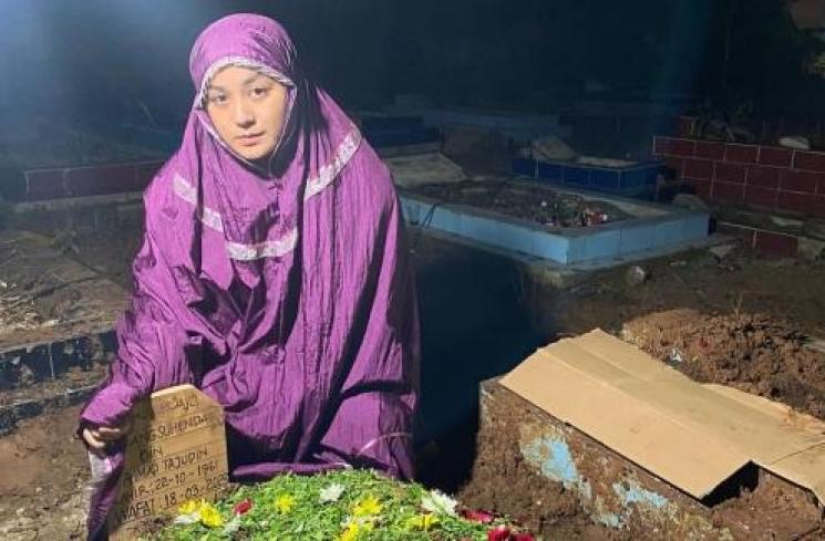 Artis Kehilangan Ortu di Tahun 2023. (Instagram/juwitanahassanjaya11)